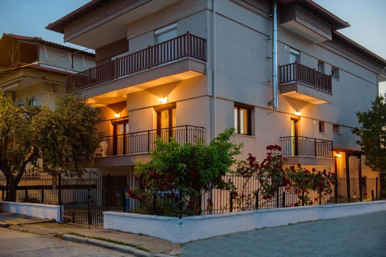 Dili Apartments Ierissós Buitenkant foto
